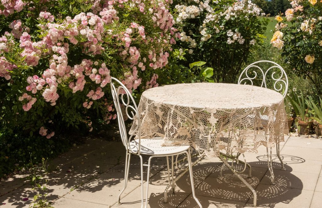 découvrez notre sélection de terrasses innovantes et élégantes, idéales pour profiter de vos moments en plein air. transformez votre espace extérieur en un véritable havre de paix, alliant confort et esthétique. apprenez-en plus sur les matériaux, les designs et les aménagements pour créer la terrasse de vos rêves.