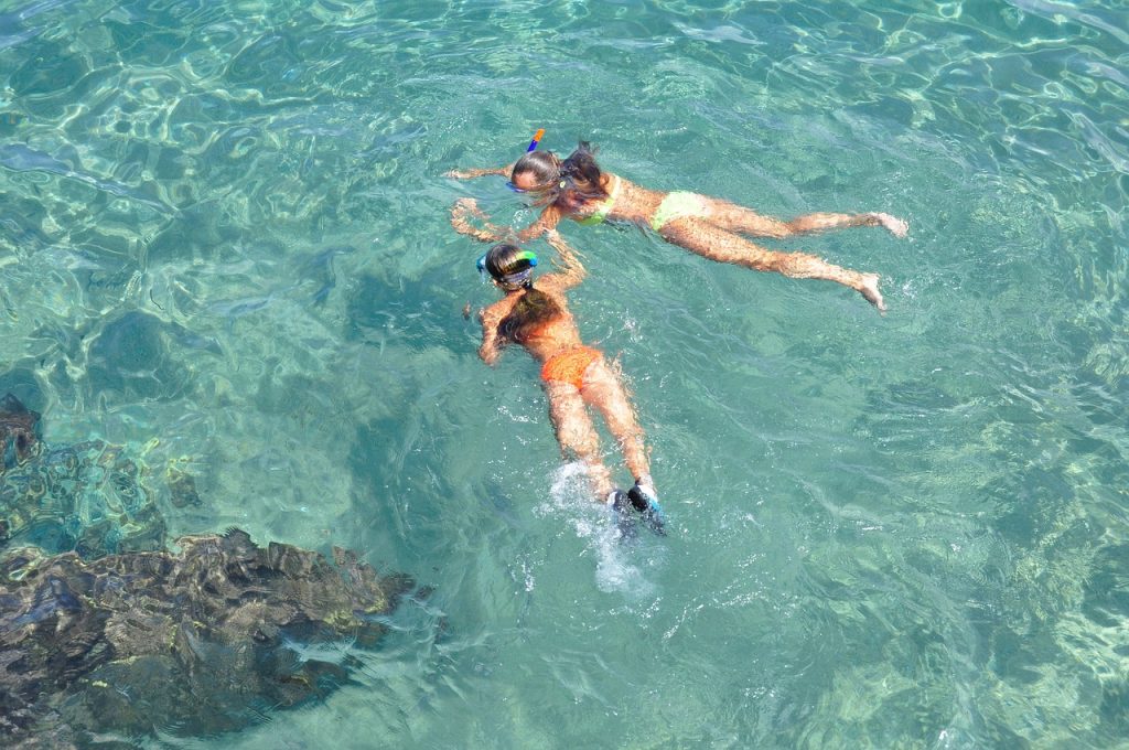 découvrez les merveilles du monde sous-marin avec notre guide complet sur le snorkeling. explorez les sites de snorkeling les plus époustouflants, apprenez les techniques essentielles et vivez des aventures inoubliables au cœur des océans. plongée, observation de la faune marine et beauté des récifs coralliens vous attendent!