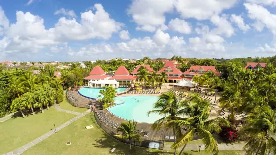 découvrez les merveilles des vacances en guadeloupe : plages de sable blanc, paysages exotiques et culture vibrante. profitez d'activités nautiques, d'une cuisine créole savoureuse et d'une nature préservée pour des souvenirs inoubliables au cœur des caraïbes.