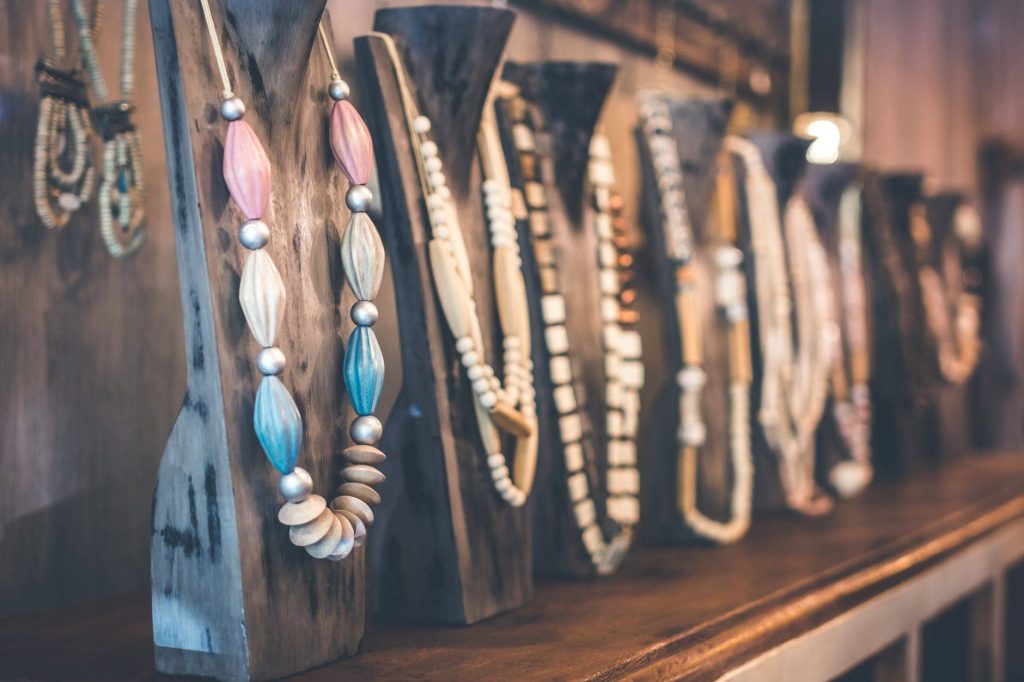 découvrez notre sélection de cadeaux souvenirs de guadeloupe, alliant artisanat local et culture créole. offrez des souvenirs uniques pour évoquer les paysages enchanteurs et les traditions de cette belle île des caraïbes.