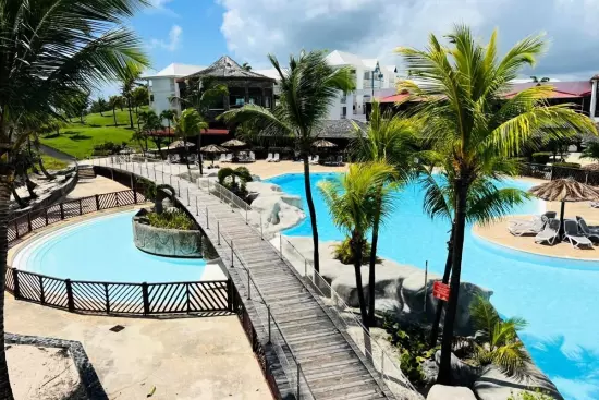 découvrez les meilleures options d'hébergement en guadeloupe, des plages de sable blanc aux villas luxueuses. profitez d'un séjour inoubliable dans ce paradis des caraïbes, entre nature et culture.