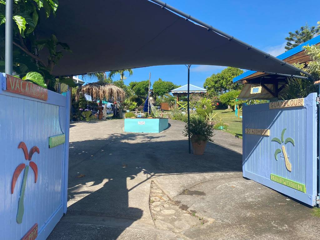 découvrez des options d'hébergement en guadeloupe, allant de charmantes villas sur la plage à des hôtels confortables en plein cœur de la nature. profitez d'un cadre idyllique pour vos vacances, avec un accès facile aux merveilles de l'île.