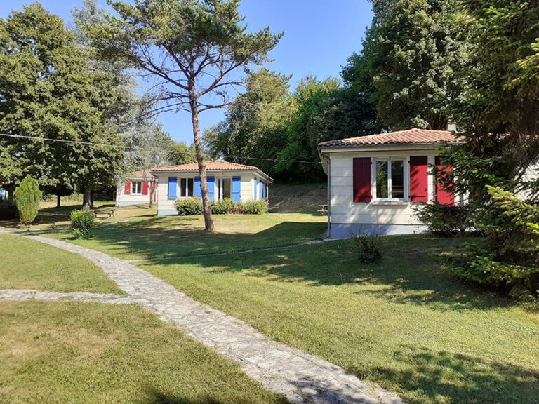 découvrez une sélection d'options de villages vacances idéales pour des séjours en famille ou entre amis. profitez de paysages idylliques, d'activités variées et de commodités de qualité pour des vacances inoubliables.