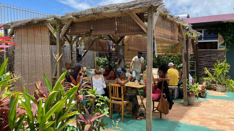 découvrez les meilleures auberges de guadeloupe, idéales pour un séjour inoubliable au cœur des caraïbes. profitez d'un cadre chaleureux, d'une cuisine locale savoureuse, et d'activités passionnantes tout en explorant la beauté naturelle de l'île.