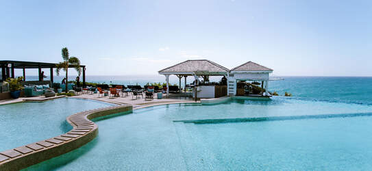découvrez la beauté de la guadeloupe en réservant votre hébergement idéal. profitez de plages de sable blanc, d'une nature luxuriante et d'une culture riche. que vous cherchiez un hôtel, une villa ou un bungalow, trouvez l'endroit parfait pour vivre des vacances inoubliables sous le soleil des caraïbes.