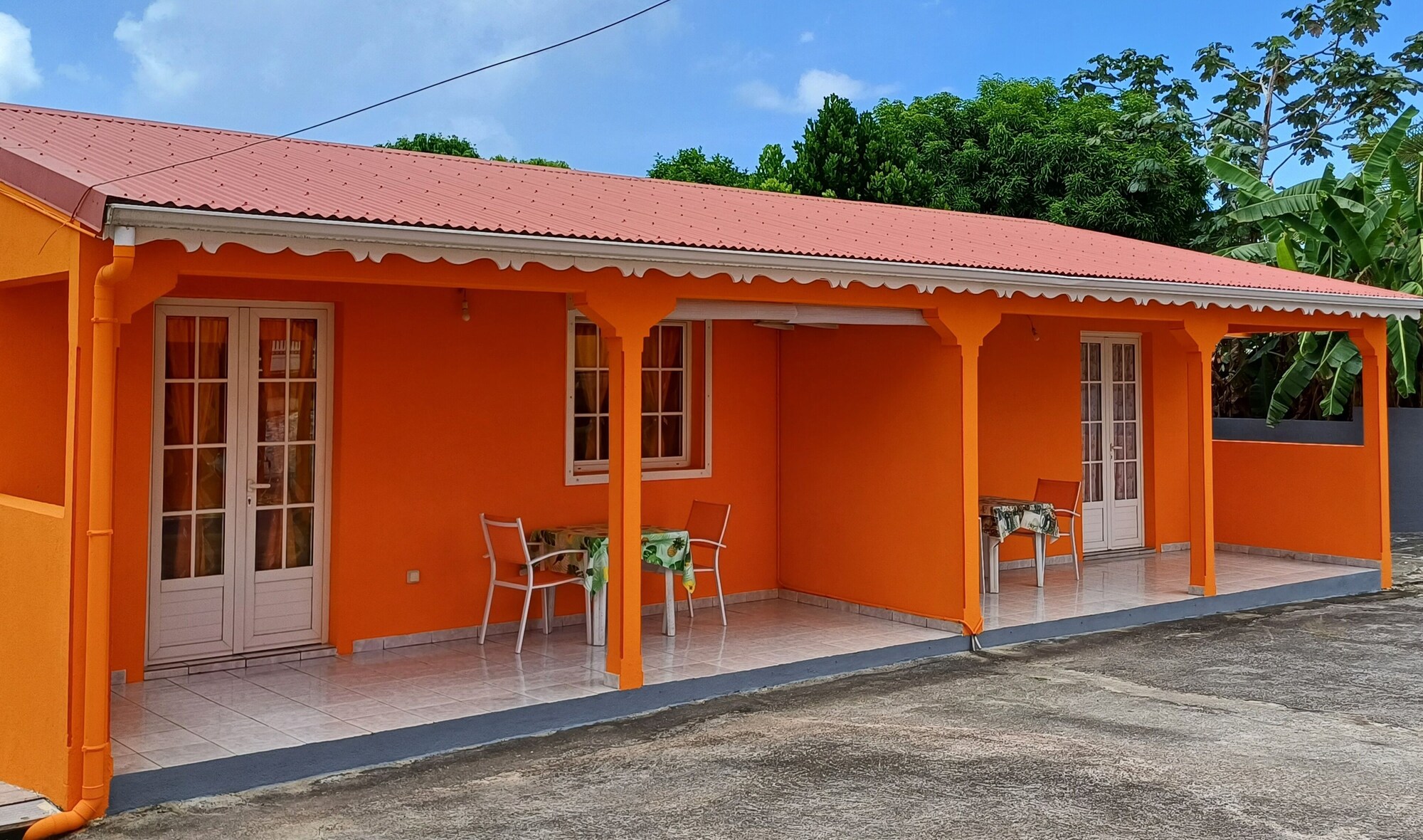 découvrez des hébergements idylliques en guadeloupe, entre plages de sable blanc et paysages exotiques. que vous cherchiez un hôtel luxueux ou une charmante location, trouvez l'endroit parfait pour vos vacances sous le soleil des caraïbes.