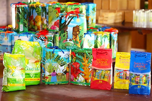 découvrez notre sélection de cadeaux souvenirs de guadeloupe, parfaits pour immortaliser votre séjour. offrez des produits artisanaux uniques, des souvenirs typiques et des spécialités locales qui rappellent les paysages envoûtants et la culture vibrante de cette île des caraïbes.